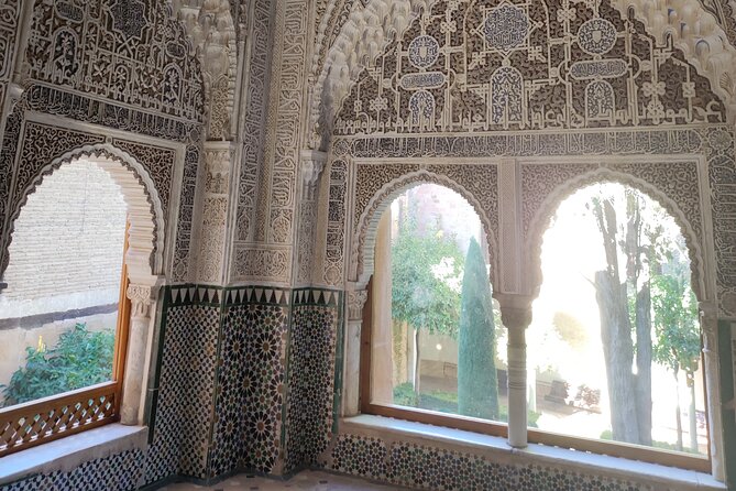 Private Tour of the Alhambra - Alcazaba: a fortress stop that adds perspective