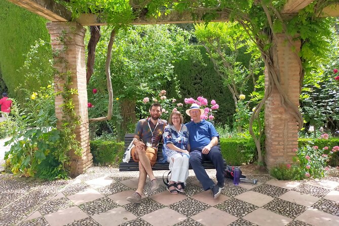 Private tour of the Alhambra entrances included - Where You Meet at P.º del Generalife and How the Timing Fits