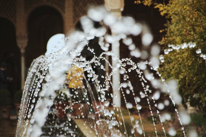 Private Tour of the Alhambra to travel back in time. NO TICKETS - Alcazaba in 35 minutes: see the military side of the Alhambra