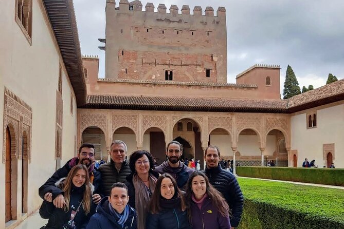 Private Tour of the Alhambra to travel back in time. NO TICKETS - Generalife in 45 minutes: the summer garden story