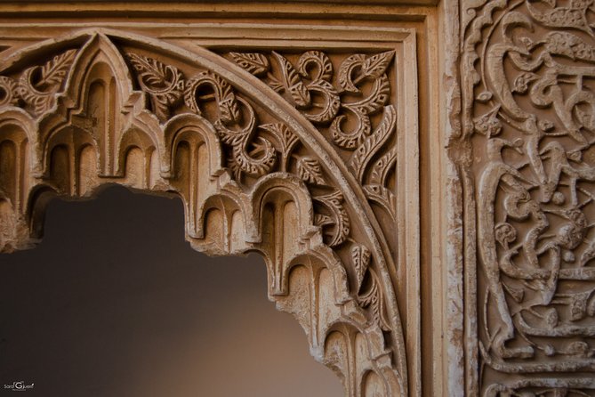 Private Tour to The Alhambra with Nasrid Palaces in Granada - The Alhambra is a complex city, and that changes everything