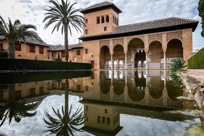Private Tours Alhambra : Tickets & Tour Guide & Skip-the-Line - Why this private Alhambra tour feels like the right size
