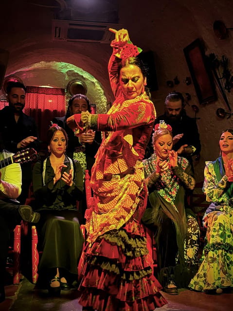 Sacromonte: Flamenco Show at Cuevas Los Tarantos Tickets - The included drink, and how to handle bar and food choices