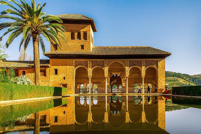 Skip-the-line Alhambra and Nasrid Palace Tour in Granada - Comares to Court of the Lions: How the Tour Keeps You Oriented