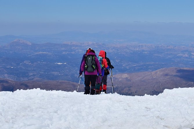 Snowshoe hiking in Sierra Nevada (Granada) - Santuario de la Virgen de las Nieves: a calm start before the climb