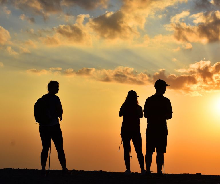 Sunset in Sierra Nevada at 2,500m altitude - The short hill walk that leads to the big moment