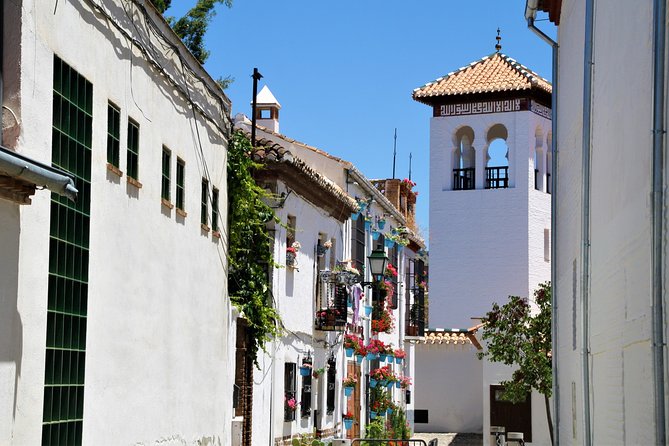Sunset Walking Tour in Albaicín & Sacromonte - Mezquita Mayor de Granada stop: why the Great Mosque makes the story click