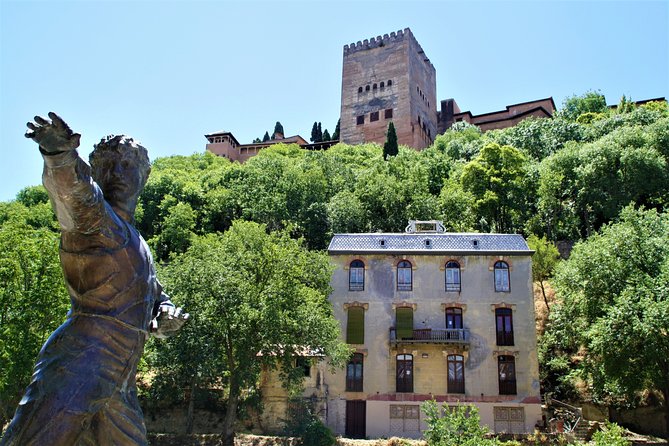 Sunset Walking Tour in Albaicín & Sacromonte - Photo ops, tapas pointers, and how guides tailor the evening