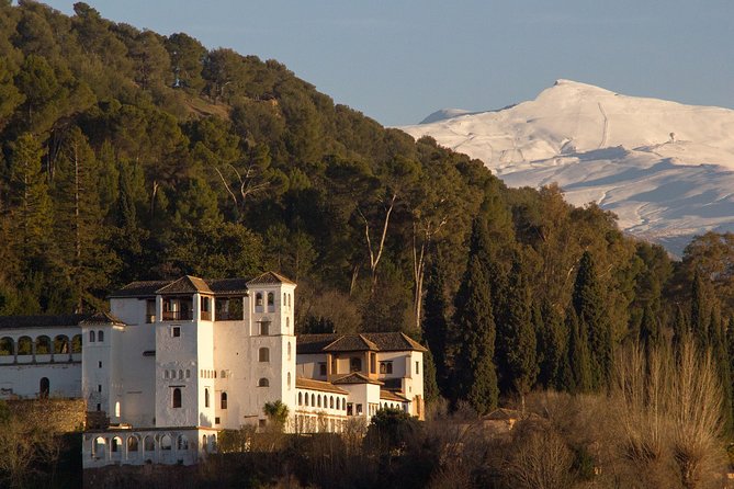 Sunset Walking Tour in Albaicín & Sacromonte - Albaicín streets and the steady climb, without losing your sense of humor