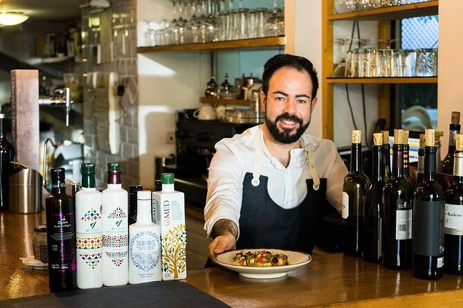 The Granada Evening Tapas Crawl by Food Lover Tour - Key things that make this tapas crawl worth your night