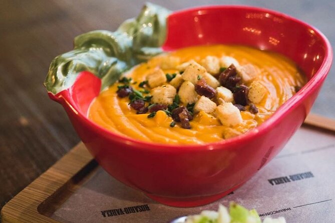 The Granada Evening Tapas Crawl by Food Lover Tour - Should you book the Granada Evening Tapas Crawl?