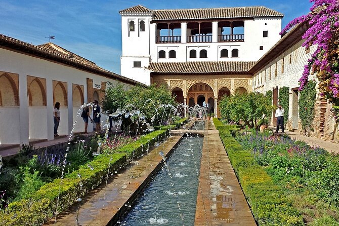 Walking tour in Alhambra, Nasrid Palaces and Generalife - Granada’s Alhambra route in 3 hours: what you get