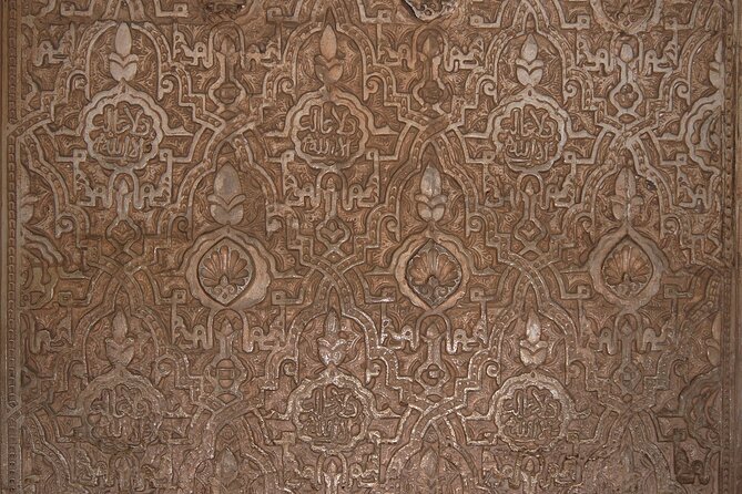 Walking tour in Alhambra, Nasrid Palaces and Generalife - Price and value around $40.94 per person