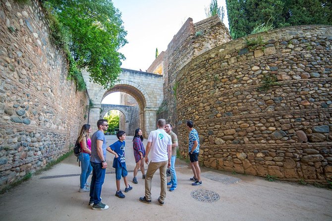 Water paths. Private adventure and history tour - La Silla del Moro viewpoint: space planning in medieval times